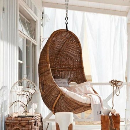 Der eiförmige Sessel ist ein trendiger Hingucker auf Ihrer Terrasse