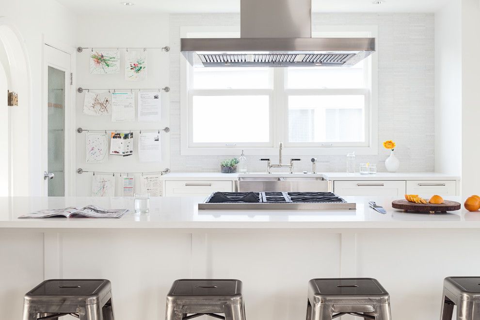 Küche Interieur Design Pinnwand weiß Edelstahl