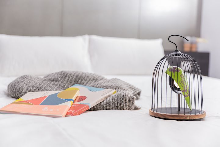 Modern Design Interior Bird-Shaped Loudspeaker Luminaire Light Bedroom Books Relax