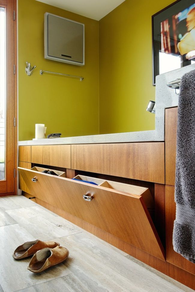 Sideboard bathtub wood look slippers storage bathroom yellow
