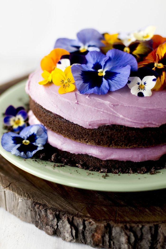Pansies are an unusual decoration for desserts and cakes