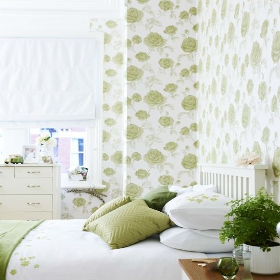Fresh wallpaper with large roses in lime green