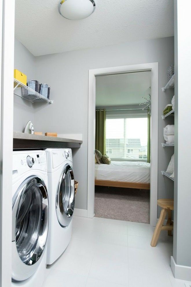 Wäscheküche Schlafzimmer Waschmaschine Trockner Bodenbelag weiß