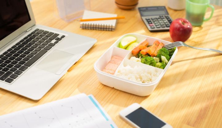 Sogar im Büro können Sie gesund essen