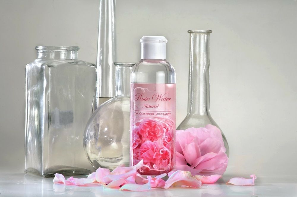 Gesundheitsfördernes Rosenwasser aus Rosa Damascena