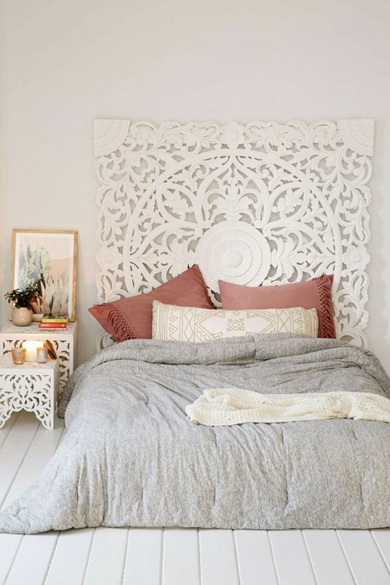Schlafzimmer weiße Möblierung Deko Kissen marokkanischer Stil