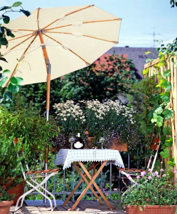 Parasols for the balcony with an articulated element