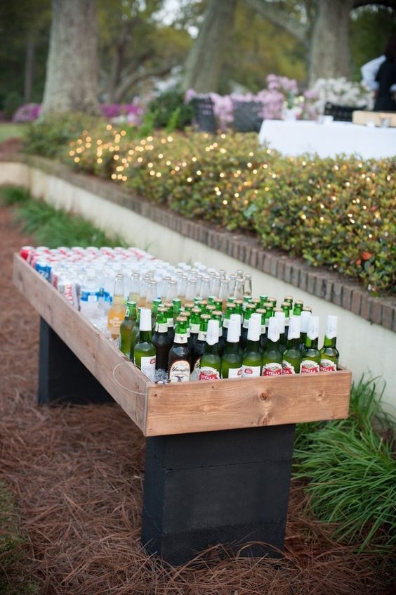 Gartengestaltung tolle Ideen Buffet Bier Sommerparty