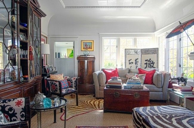Large and eclectic room with animal prints decoration