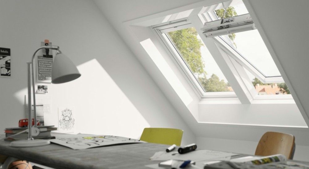 Heimbüro trendige Optik Dachfenster Loft office Möbel