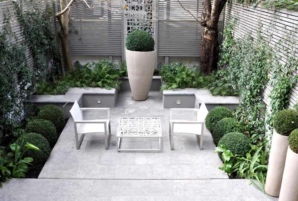 Ideas small garden terrace seating area large planters