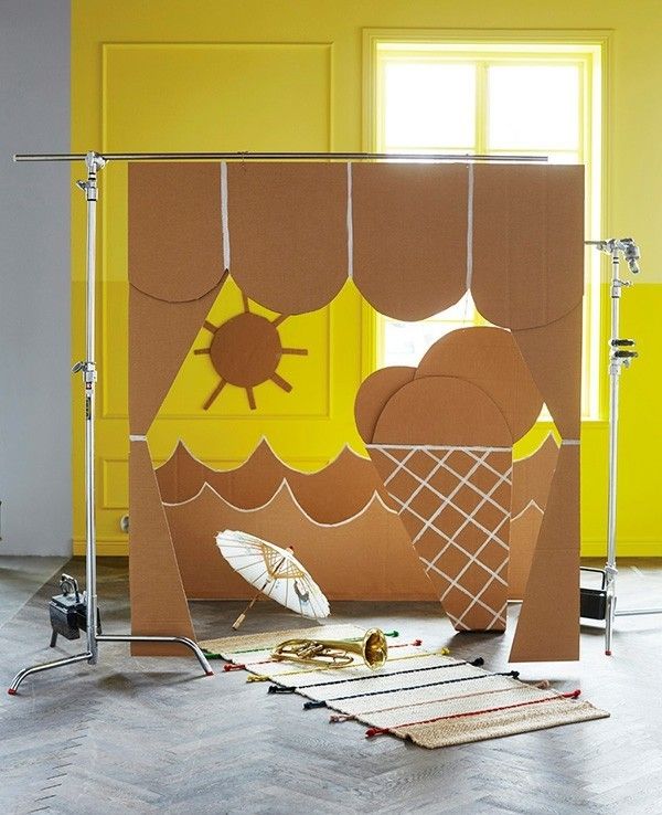 Children's room DIY games Make your own stage out of cardboard