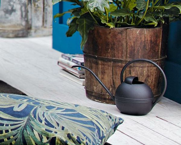Oriental jug in black wooden cachepot