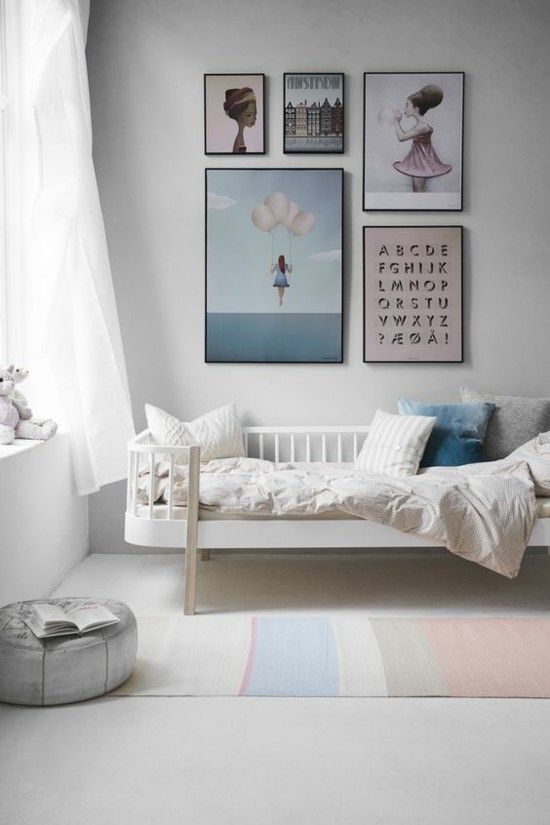 Paint a stylish children's room in white and blue yourself