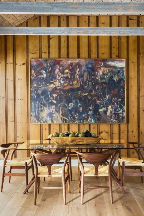 Eszimmer Holzmöbel Landhausstil Wandverkleidung Gemälde