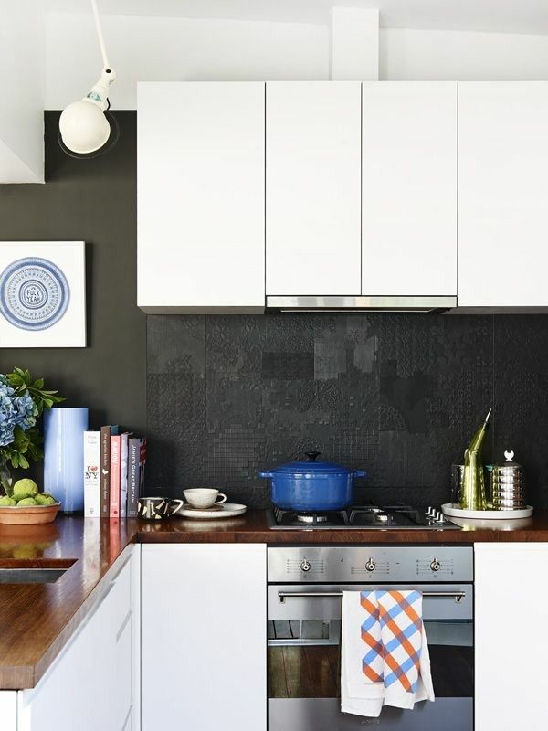 Küche gestalten Küchenspiegel in Schwarz