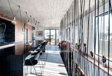 Moderne und minimalistische Ästhetik im Interieur – ein stilvolles Penthouse in Tel Aviv, vom Studio Toledano + Architects entworfen