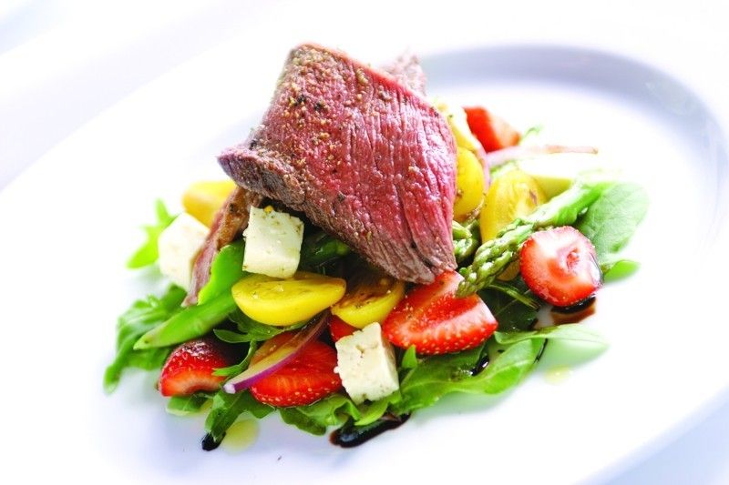 Red meat and raw vegetables are not a good combination for the body 