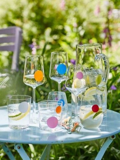 Summer party cool ideas wine glasses colorful dots