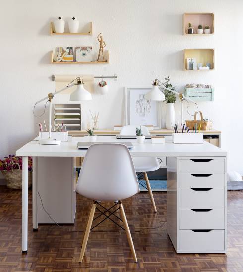 Tischleuchte Home Office Kommode in Weiß Wand Deko Ideen