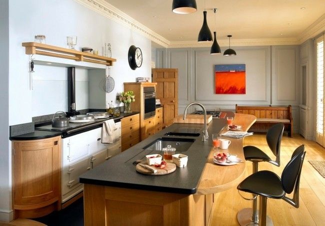 trendige Küche im Landhausstil schwarze Küchenplatte