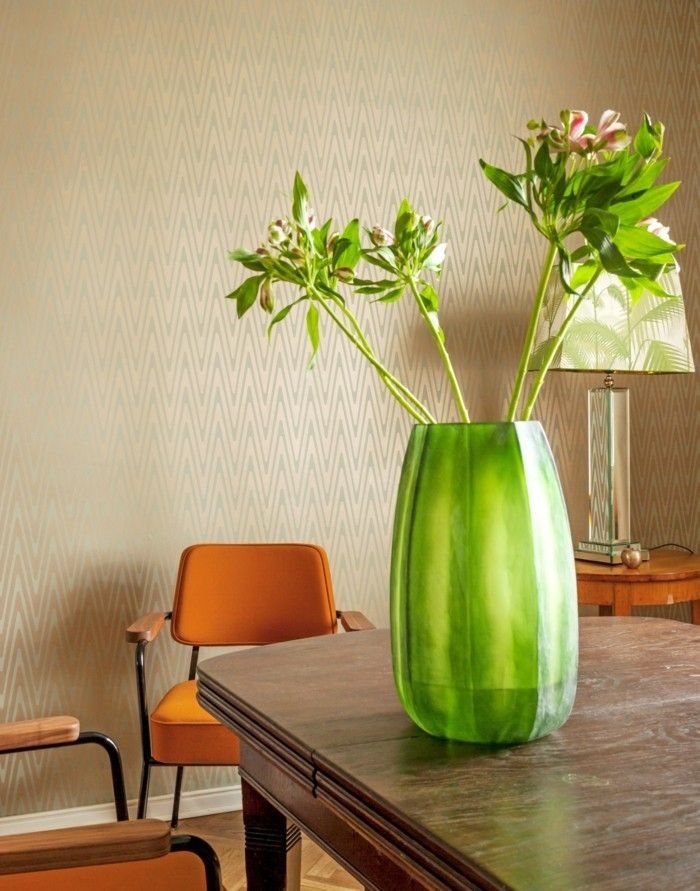 90er-stil-interieur-wandgestaltung-ideen-tapete-vase-grun