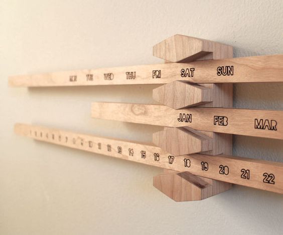 handicraft-calendar-made-of-wood