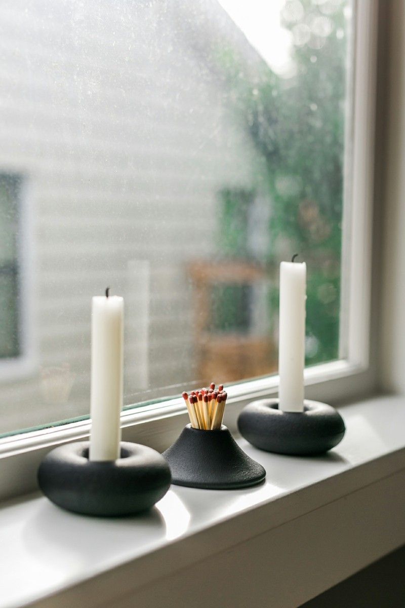 designer-decoration-window-sill-candles-made-of-beeswax-all-aluminum
