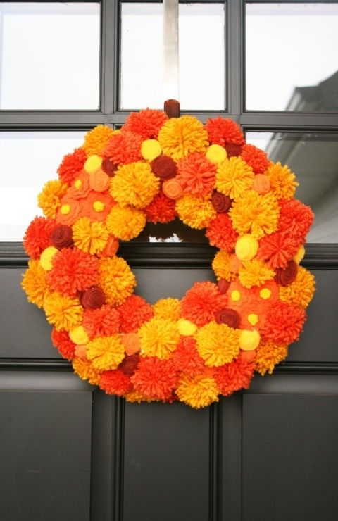 interesting-wreath-made-of-colored-pompons-tinker
