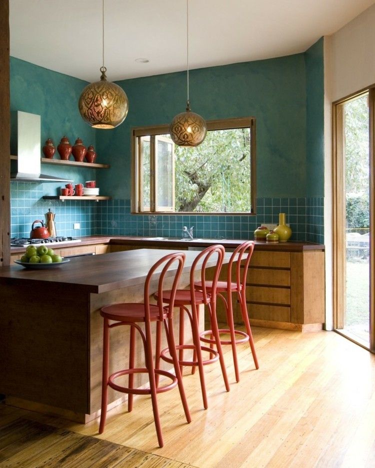 modern-kitchen-in-dark-colors