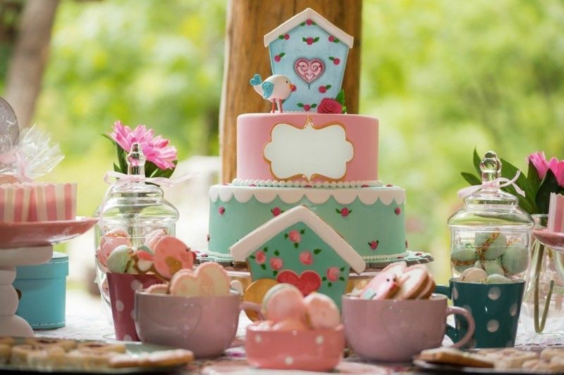 candy-cake-table-decoration-children's-birthday-celebrations-resized