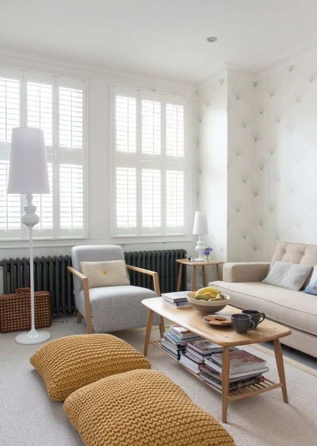 Moderner retro stil – neutrale farben und grelle farbtupfer ...