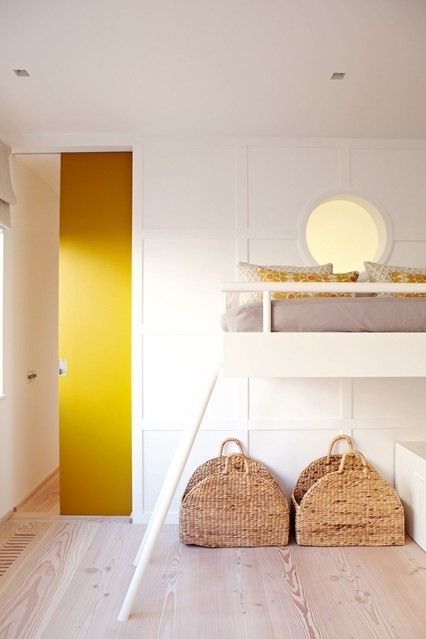 gelbe-tur-korbe-schlafzimmer-modern