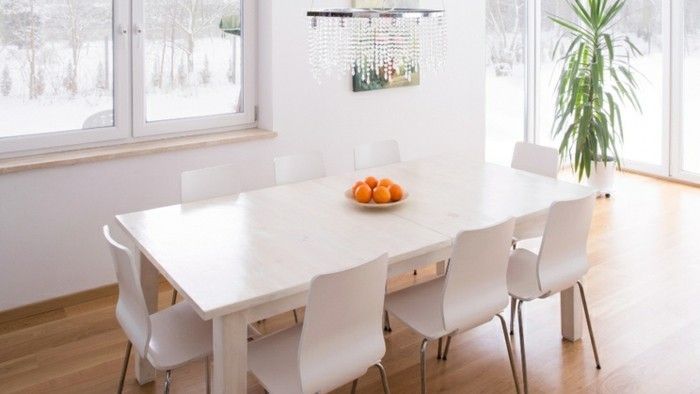 dining-table-in-the-modern-bright-interior
