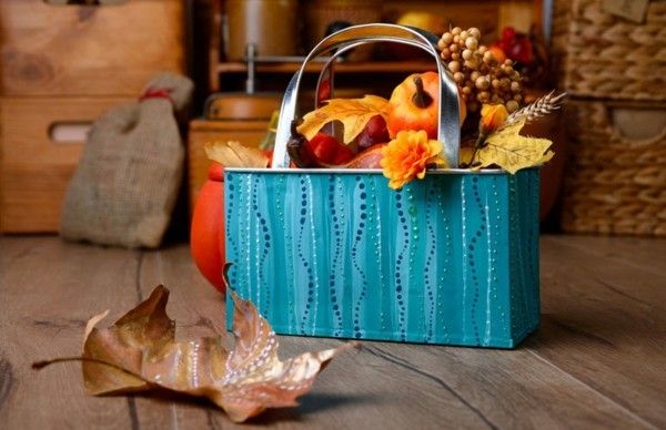 autumn-decoration-for-the-vintage-kitchen-in-turquoise-and-orange