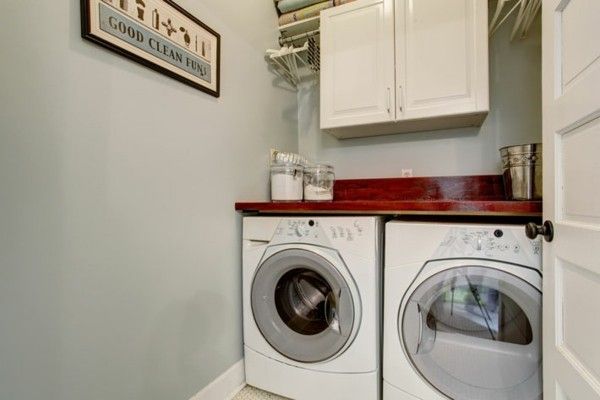 small-practical-laundry-room-in-the-niche