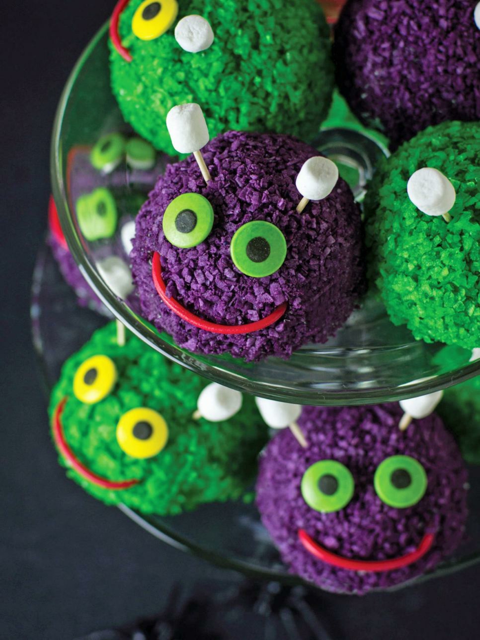 snowballs-with-monster-faces-halloween-decoration