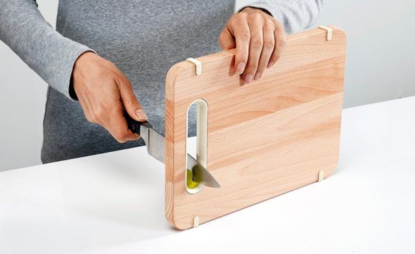 cutting-board-with-integrated-razor-sharp