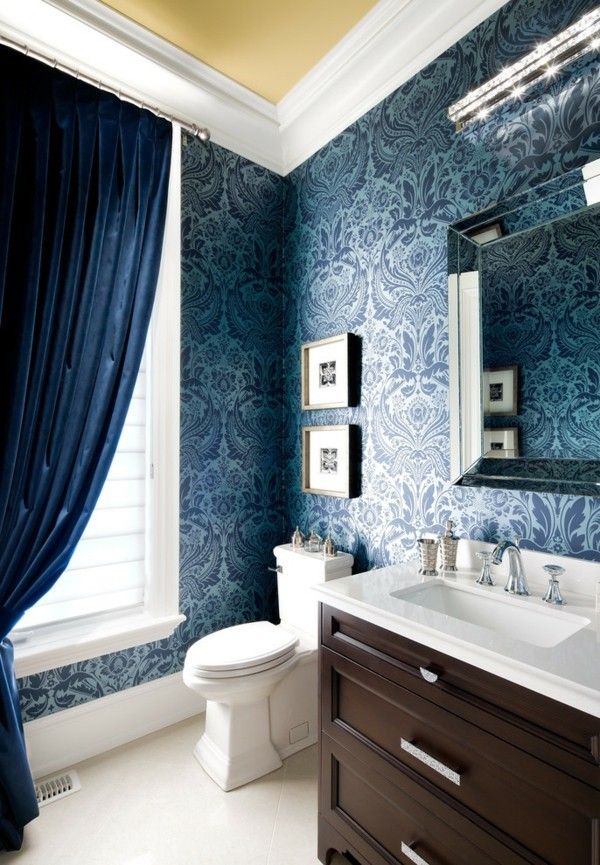 wallpaper-in-damask-design-in-navy-blue-and-white