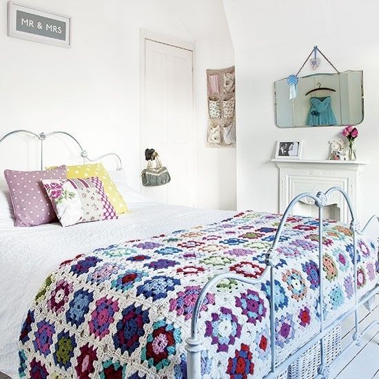 small-bedroom-in-white
