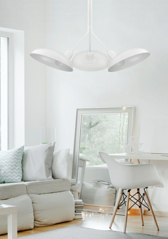 weises-wohnzimmer-minimalismus-relaxsessel