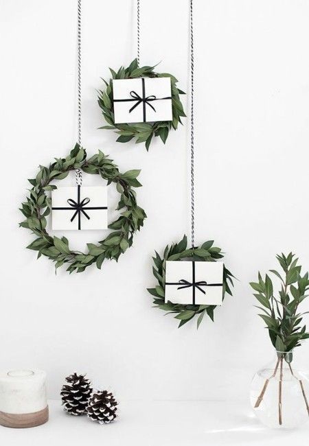 advent-wreath-in-green-tones-christmas-decorations