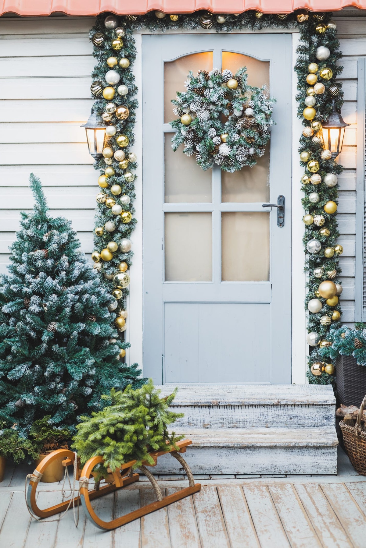 Weihnachtsdeko draußen - den Hauseingang festlich schmücken 