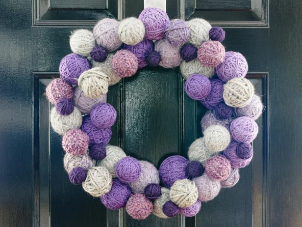 make-a-wreath-out-of-yarn-balls