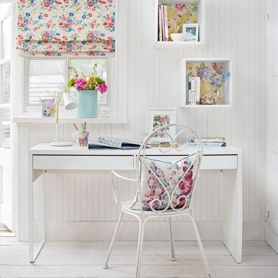 home-office-in-white-with-floral-elements