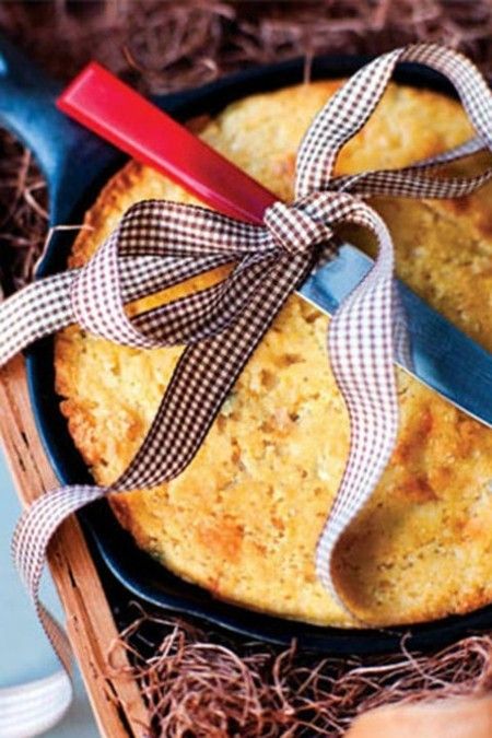 jalapeno-and-cheddar-skillet-cornbread-gift-baskets