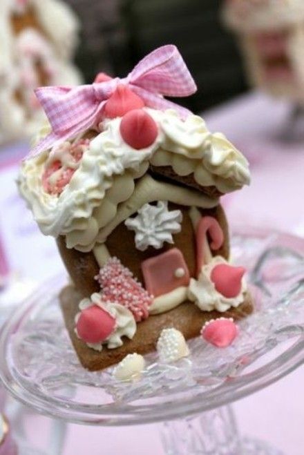 gingerbread-in-pink-shaped-as-a-little-house