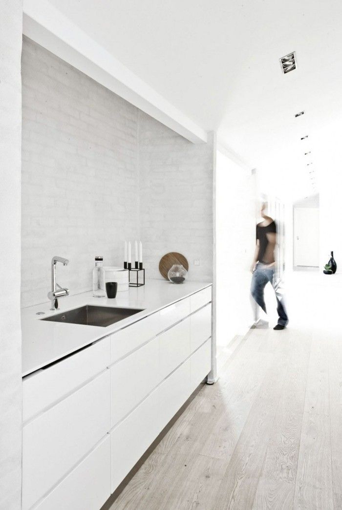 minimalist-kitchen-in-white