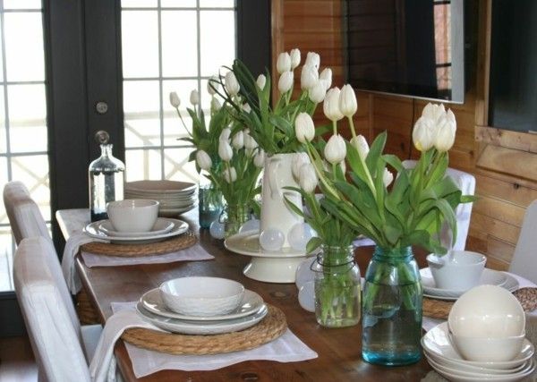table-decoration-in-rustic-look-dining room table