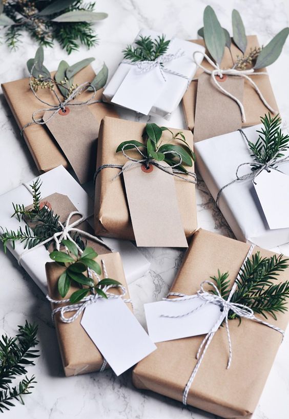 weihnachtsgeschenke-einfaches-packpapier-verschonerung
